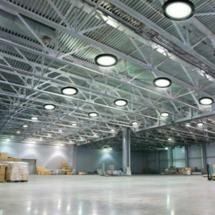 Lámpara Tipo UFO HIGH BAY 100W Energizada